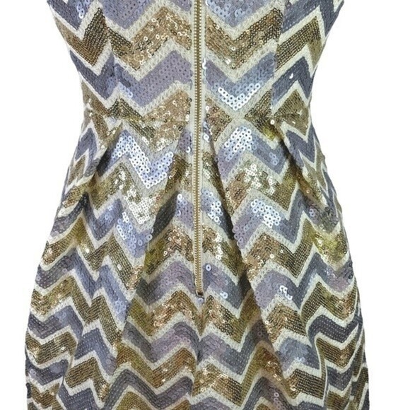 Chelsea & Violet Junior's Gold and Silver Sequin Homecoming Dress Size XS NWT - Picture 9 of 12